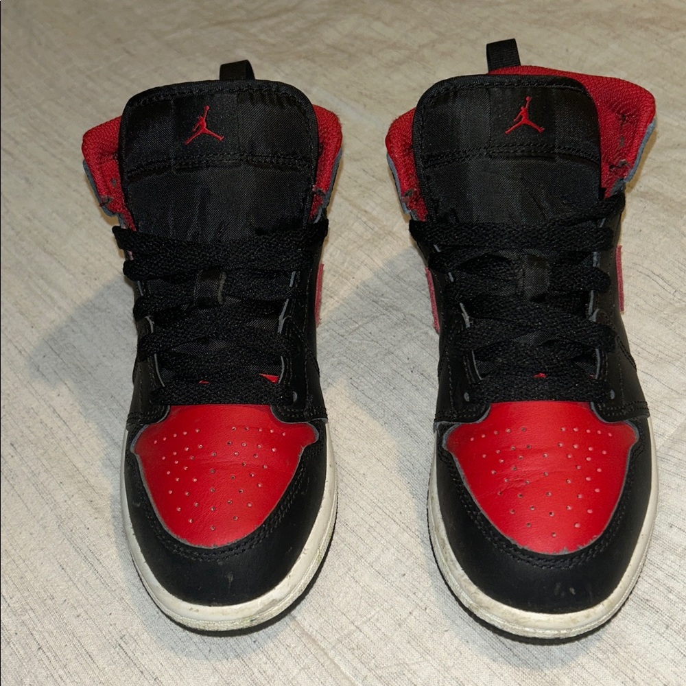 Boy’s Black & Red Air Jordan 1 Sneakers - Picture 2 of 7